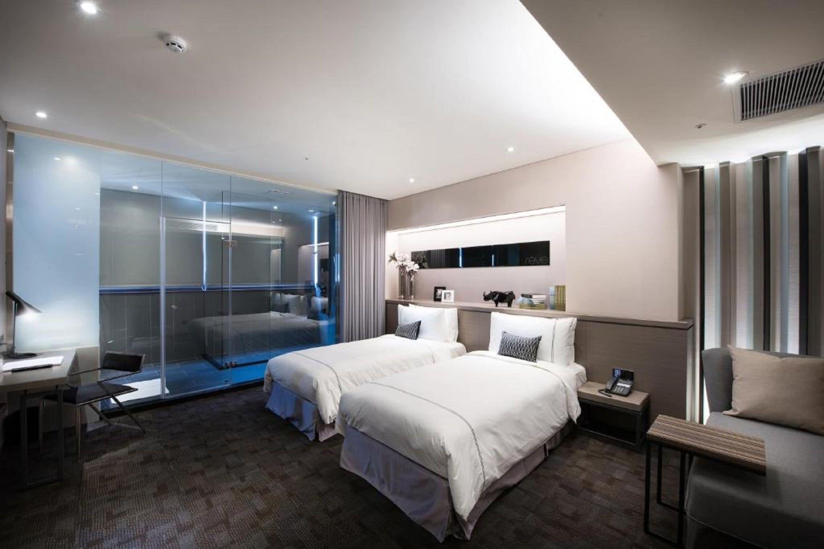 standard twin room, 2 single beds | view from room