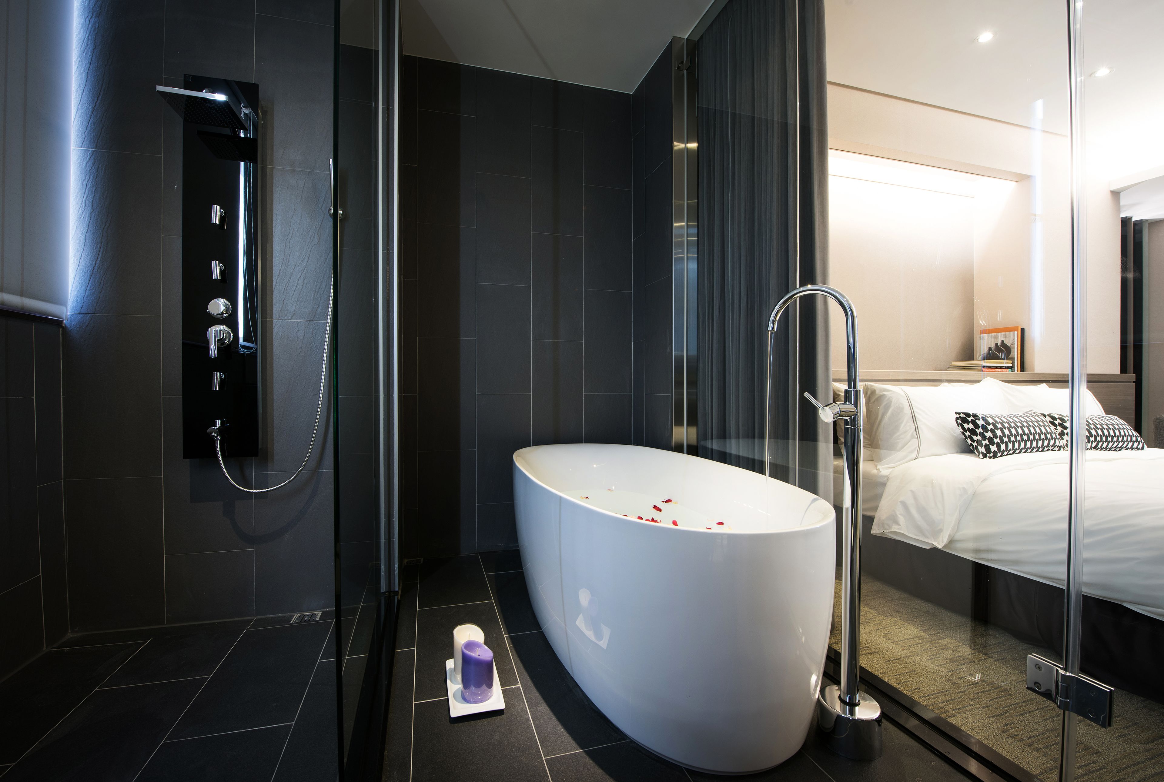 business double room | deep-soaking bathtub