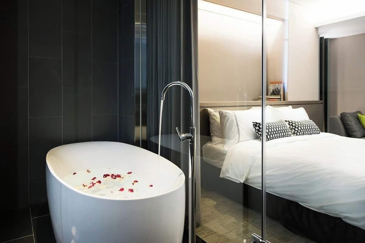 Chambre Double Affaires | Literie de qualité supérieure, coffres-forts dans les chambres, bureau