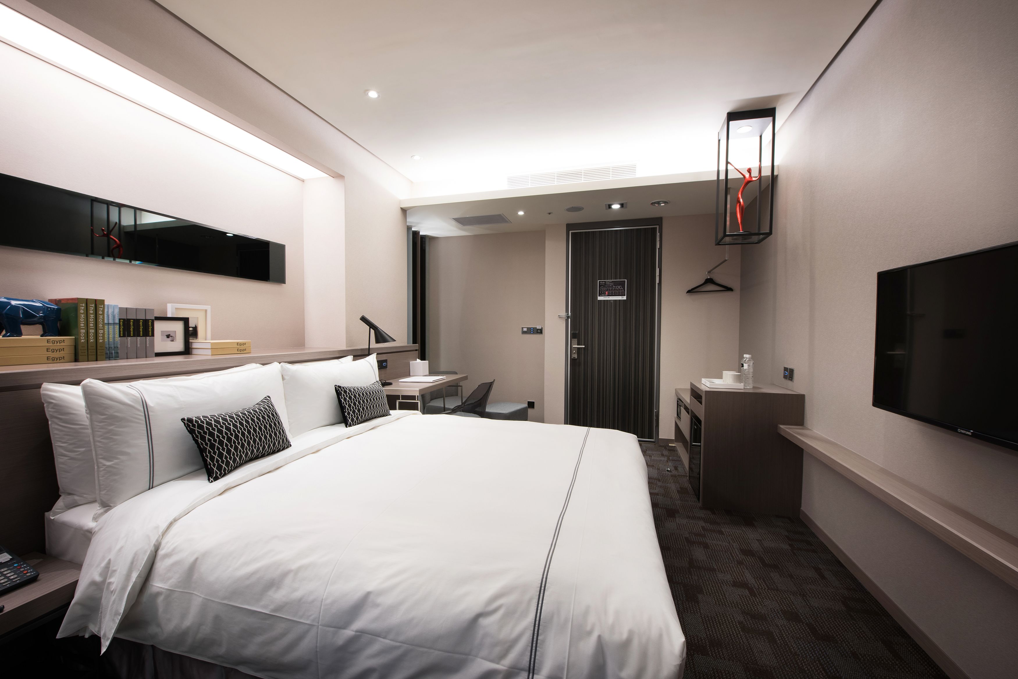 standard double room | premium bedding, in-room safe, desk, blackout curtains