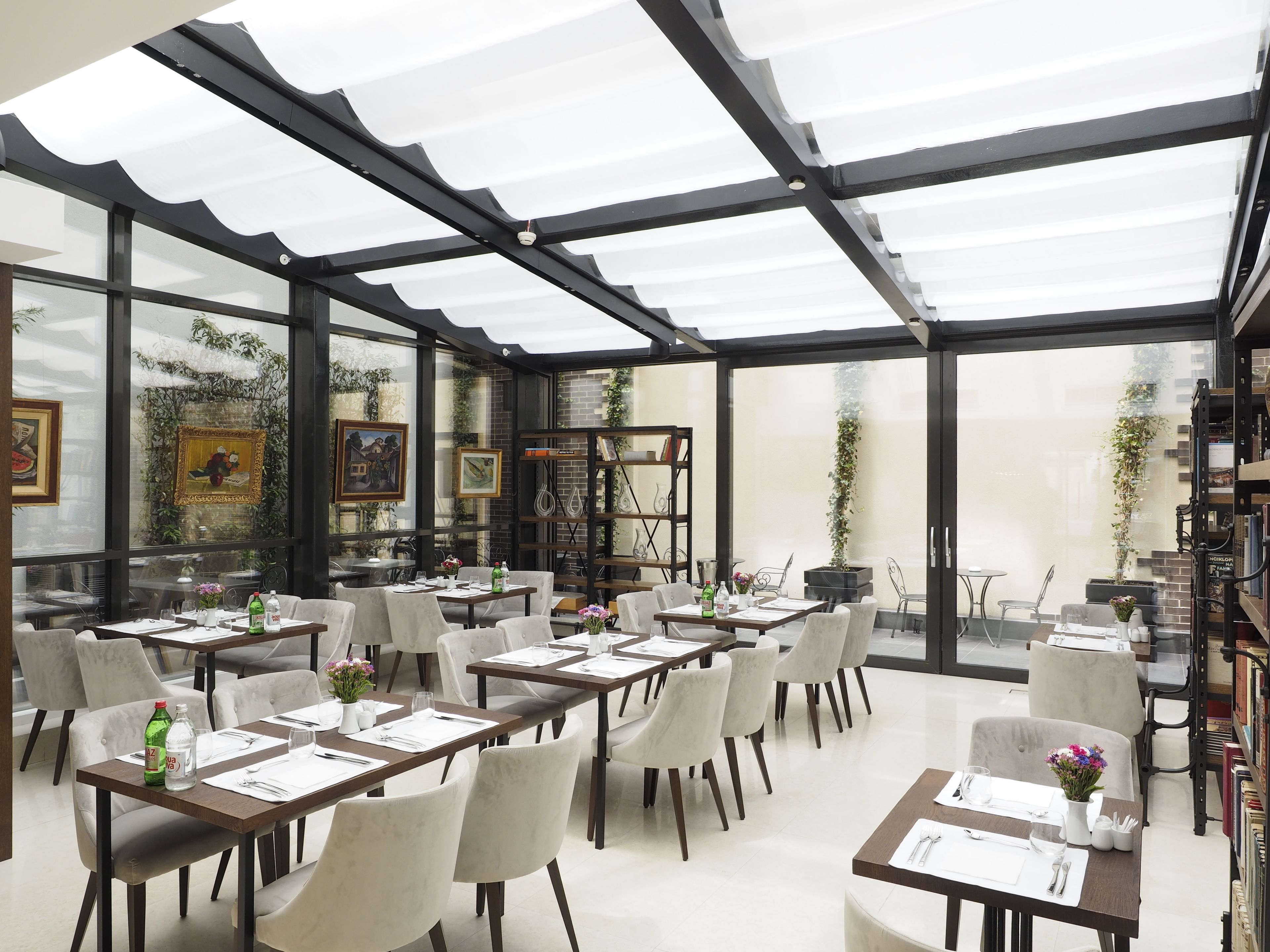 breakfast, lunch, dinner served; international cuisine