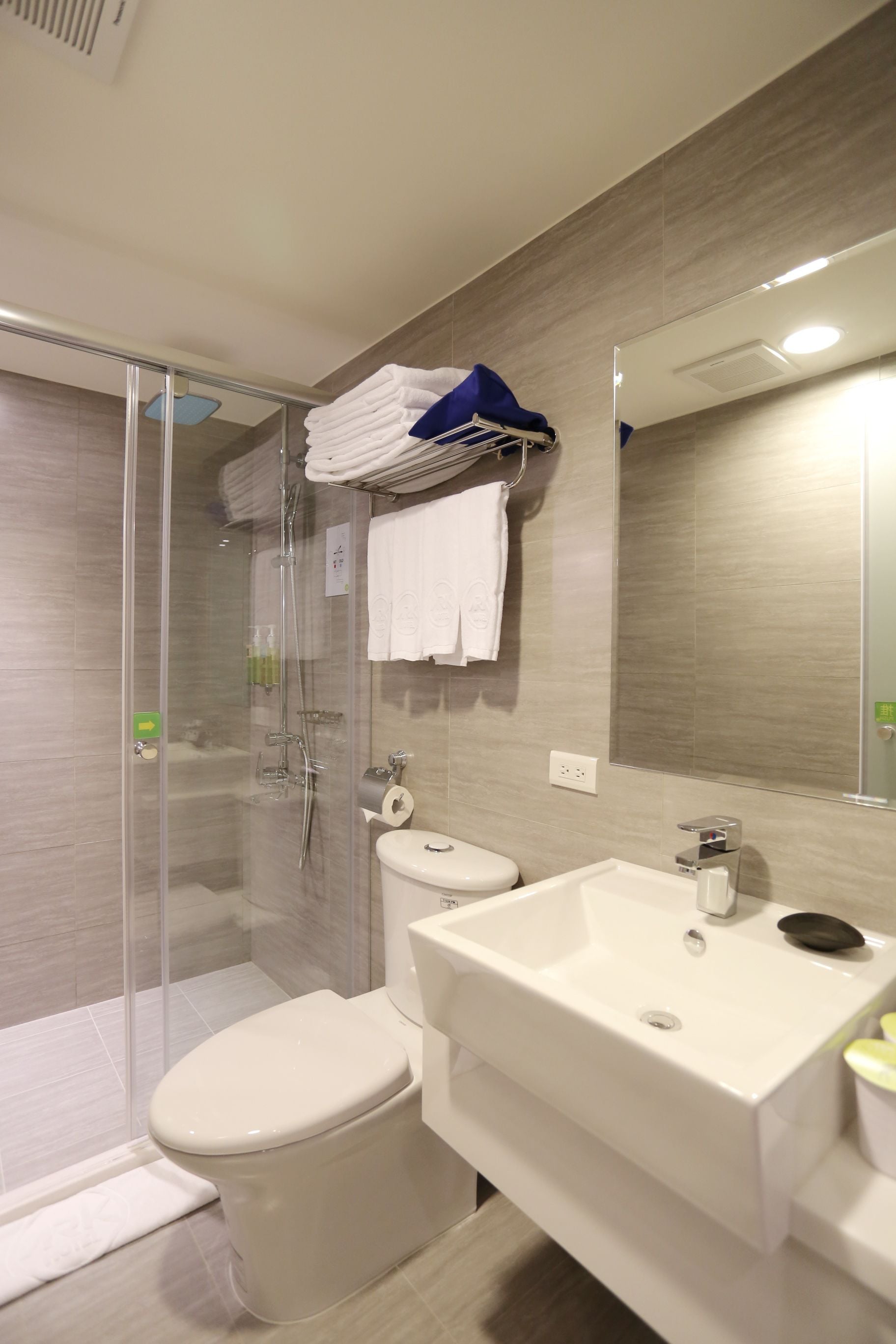 quadruple room | bathroom | shower, free toiletries, hair dryer, slippers