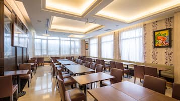 Esmorzar diari d'estil bufet gratuït