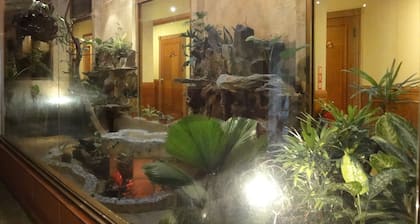 Taoyuan Hua Yue Hotel