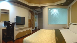 Desk, rollaway beds, free WiFi