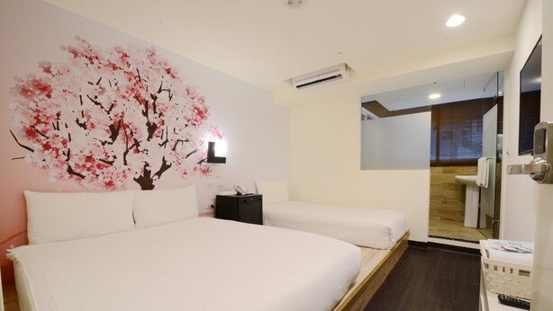 7 bilik tidur, peralatan tempat tidur premium, Wi-fi percuma 