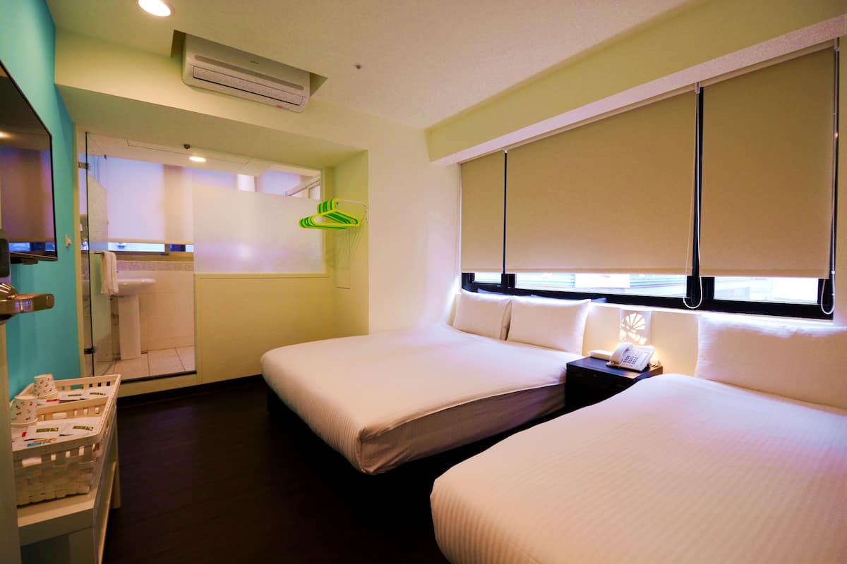 7 bedrooms, premium bedding, free WiFi