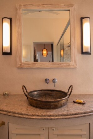 Minibar, in-room safe, individually decorated, individually furnished - Sergeant House (Unawatuna)