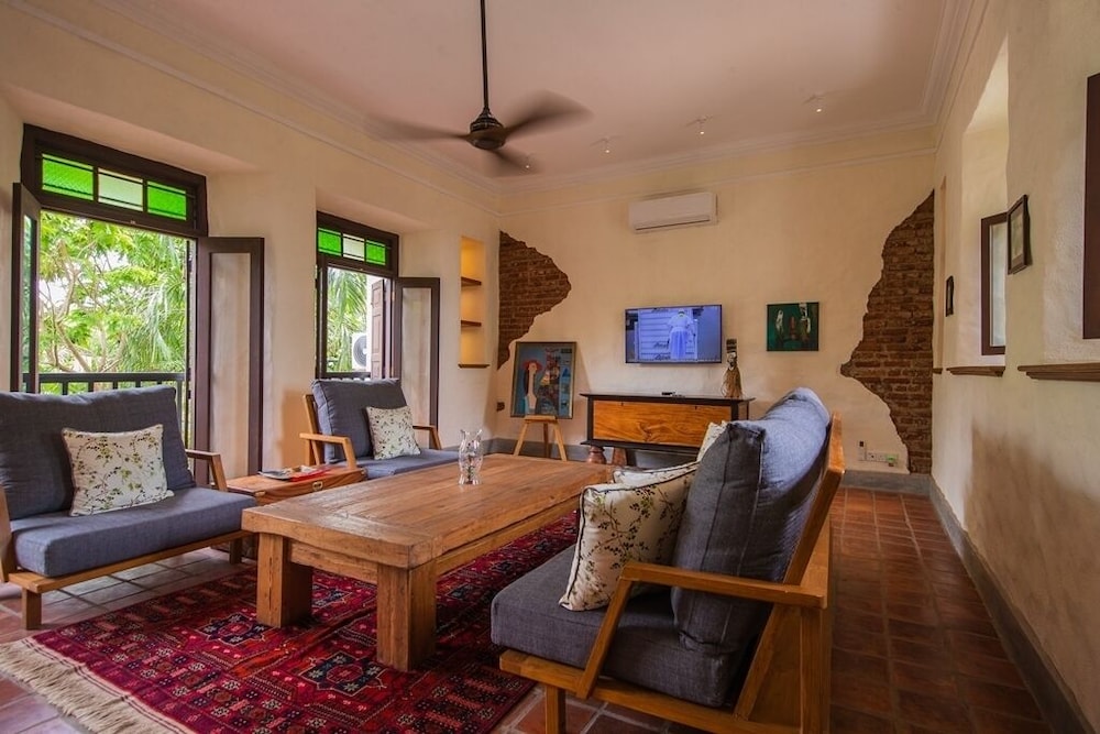 Sergeant House by null