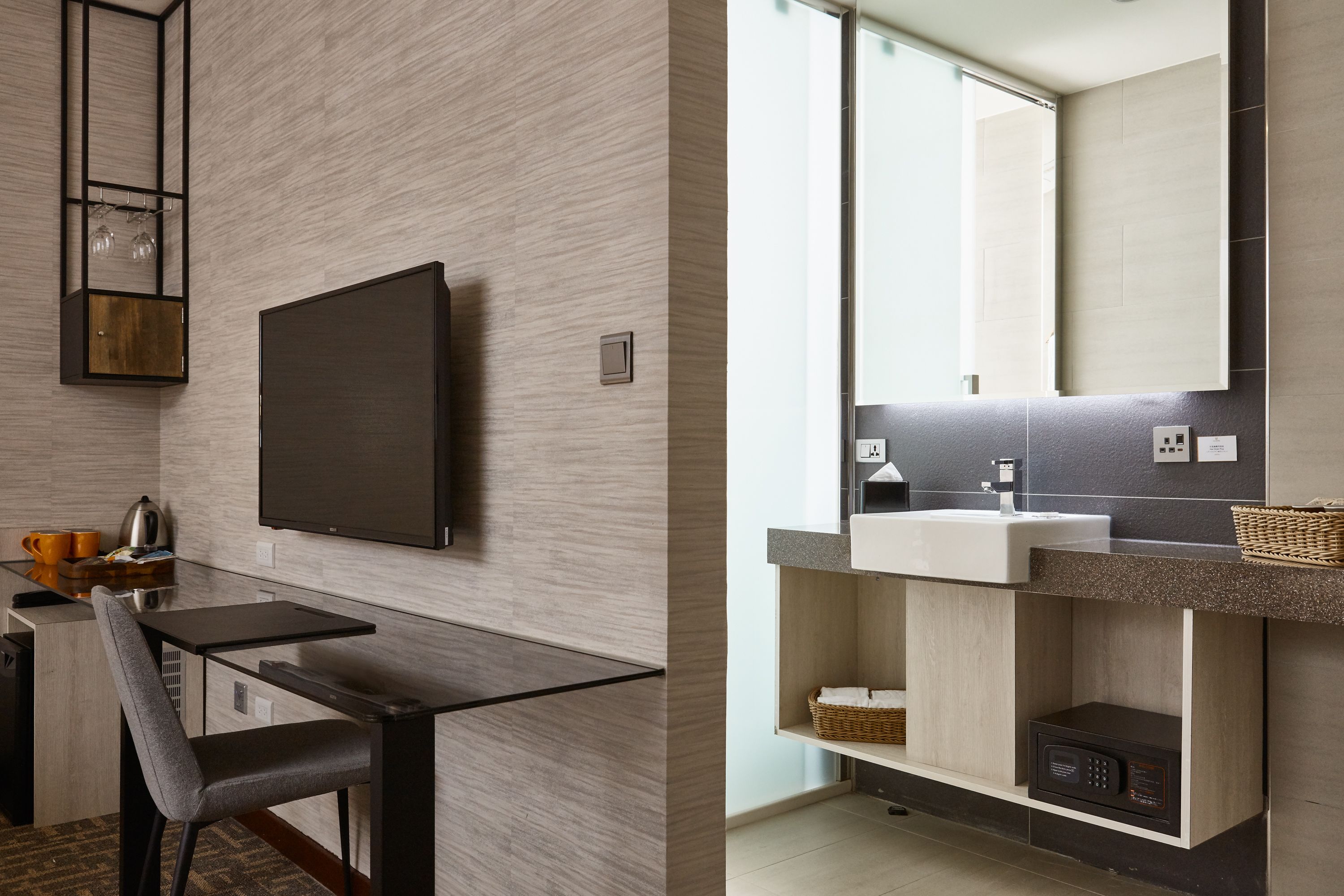 deluxe quadruple room | room amenity