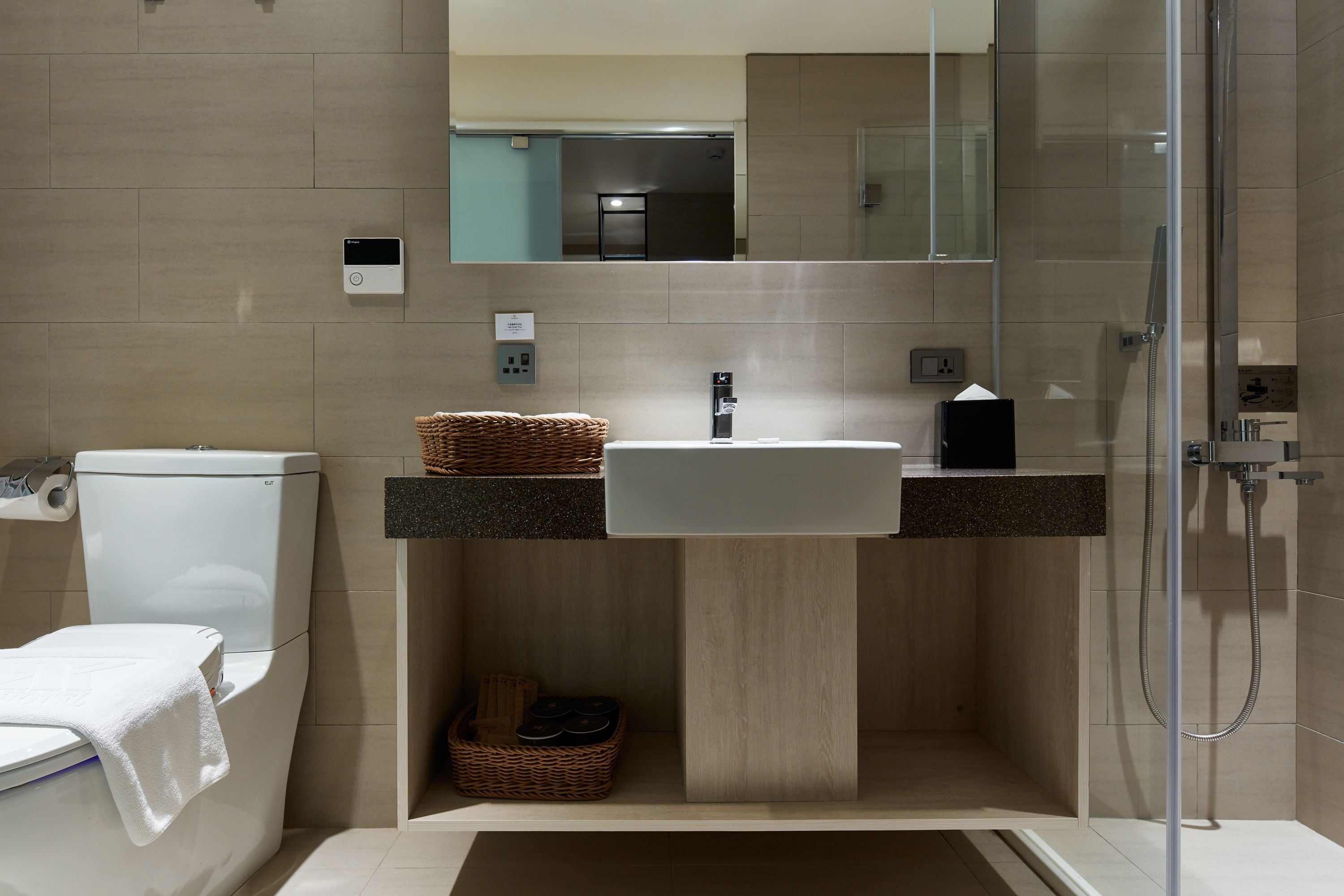 deluxe quadruple room | bathroom sink