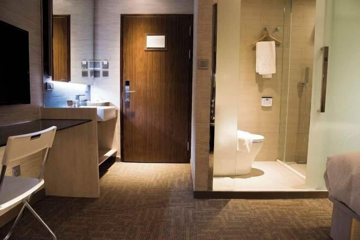 Cofres nos quartos, ferros/tábuas de passar roupa, Wi-Fi de cortesia