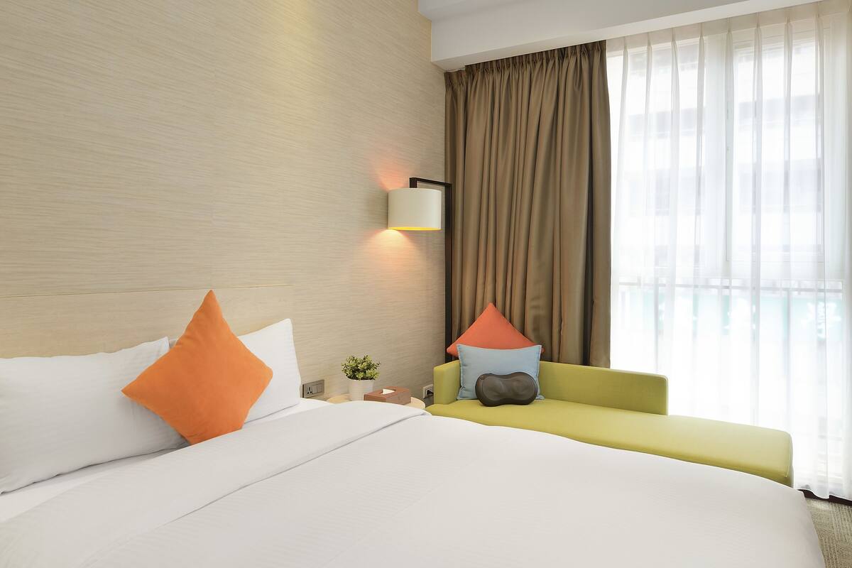 Deluxe Double Room, 1 Double Bed | In-room safe, iron/ironing board (on request), WiFi (free), bed sheets