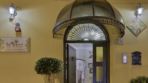Façade de l’hébergement - soirée/nuit