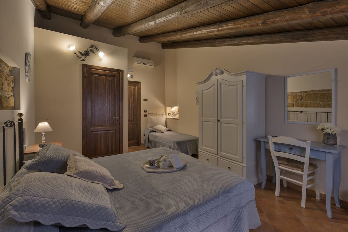 Chambre Triple | Vue sur la ville