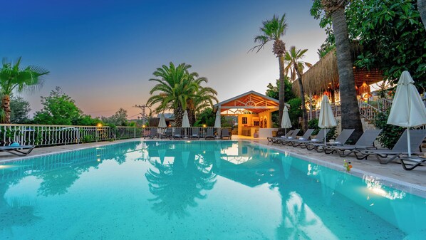 Outdoor pool, open 9 AM to 7 PM, pool umbrellas, sun loungers - Golden Lighthouse Hotel (Kas)