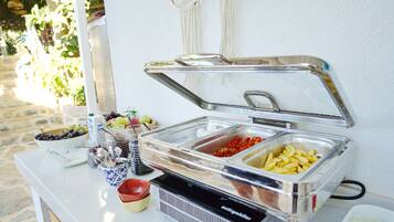Free daily buffet breakfast