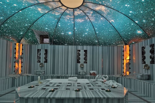 Salas de tratamientos para parejas, sauna, bañera de hidromasaje