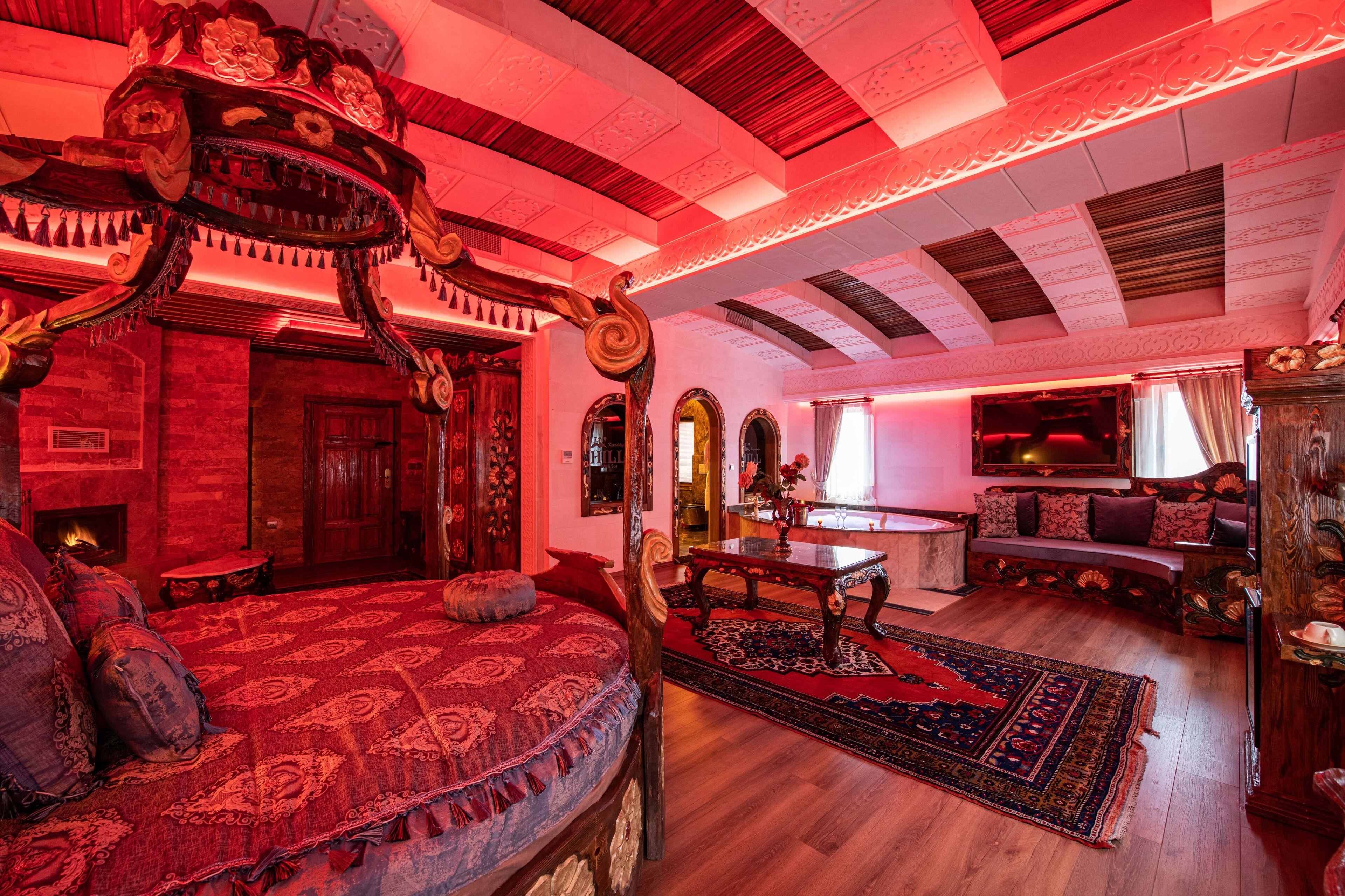 Queen Suite | Hypo-allergenic bedding, minibar, in-room safe, individually decorated