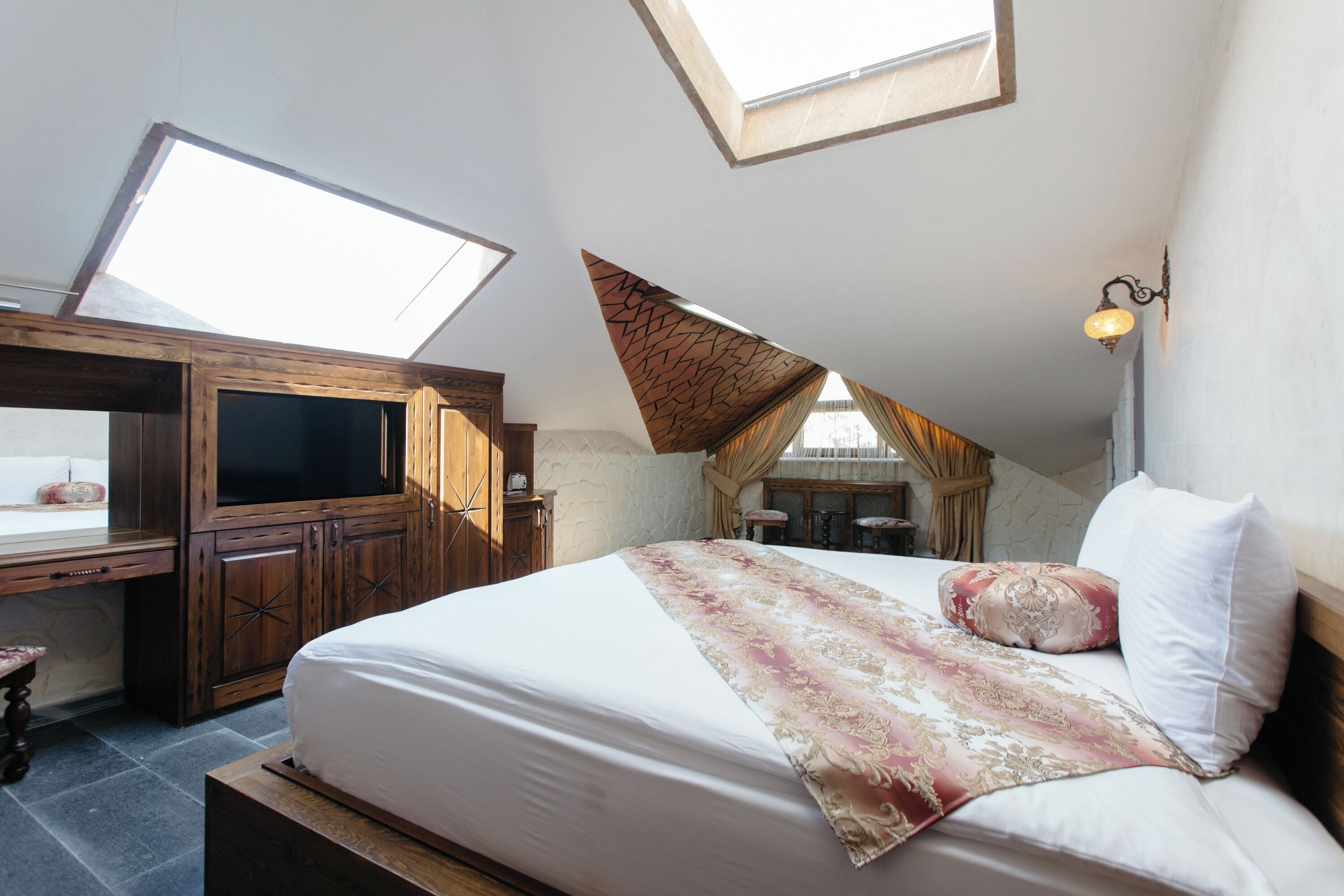 Deluxe Loft Room | Hypo-allergenic bedding, minibar, in-room safe, individually decorated