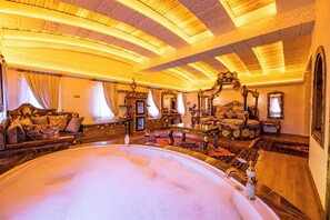 Queen Suite | Hypo-allergenic bedding, minibar, in-room safe, individually decorated - Kapadokya Hill Hotel & Spa (Nevsehir)