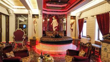 Hypo-allergenic bedding, minibar, in-room safe, individually decorated