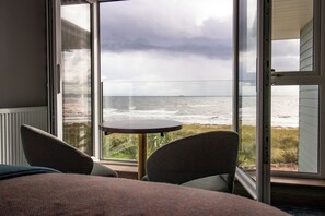 Habitación superior | Escritorio y espacio para trabajar con laptop