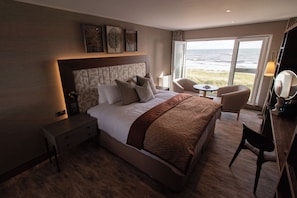 Habitación Premium | Escritorio y espacio para trabajar con laptop