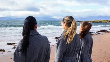Sauna, hot tub, steam room, body treatments, aromatherapy