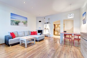 Deluxe Apartment, 1 Bedroom, Patio, City View (Monte Cassino 45 Street 4 people)