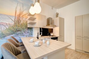 Departamento, 1 habitación (living room,5 ppl,ul.Monte Cassino 21) | Cocineta privada | Refrigerador, parrilla de estufa, lavavajillas y cafetera y tetera 