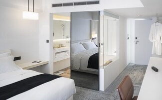 Δίκλινο Δωμάτιο (Double) | Κλινοσκεπάσματα υψηλής ποιότητας, πουπουλένια παπλώματα 