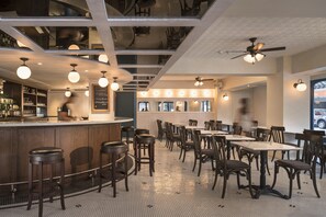 Bar (en la propiedad)