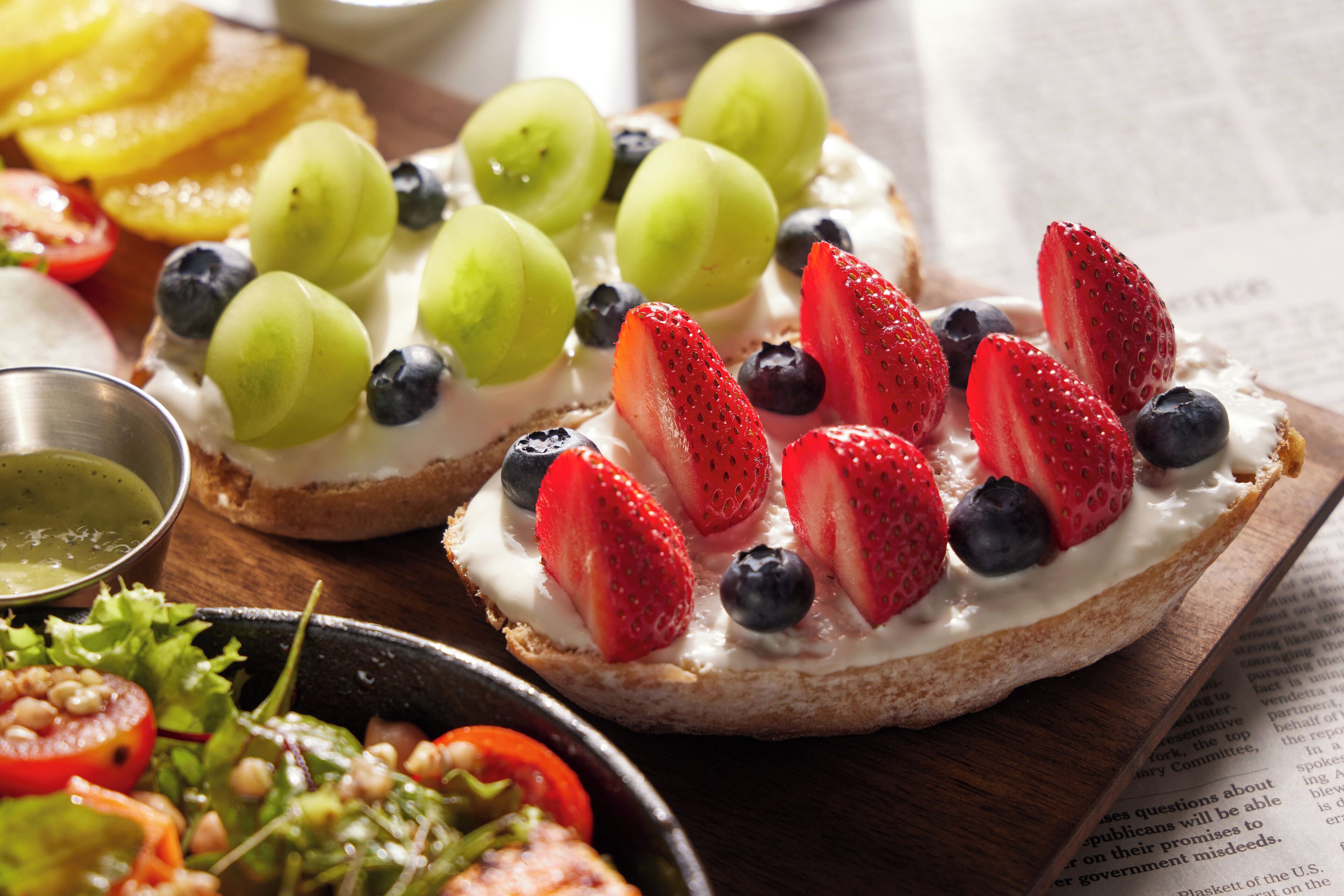 lunch and dinner served, international cuisine