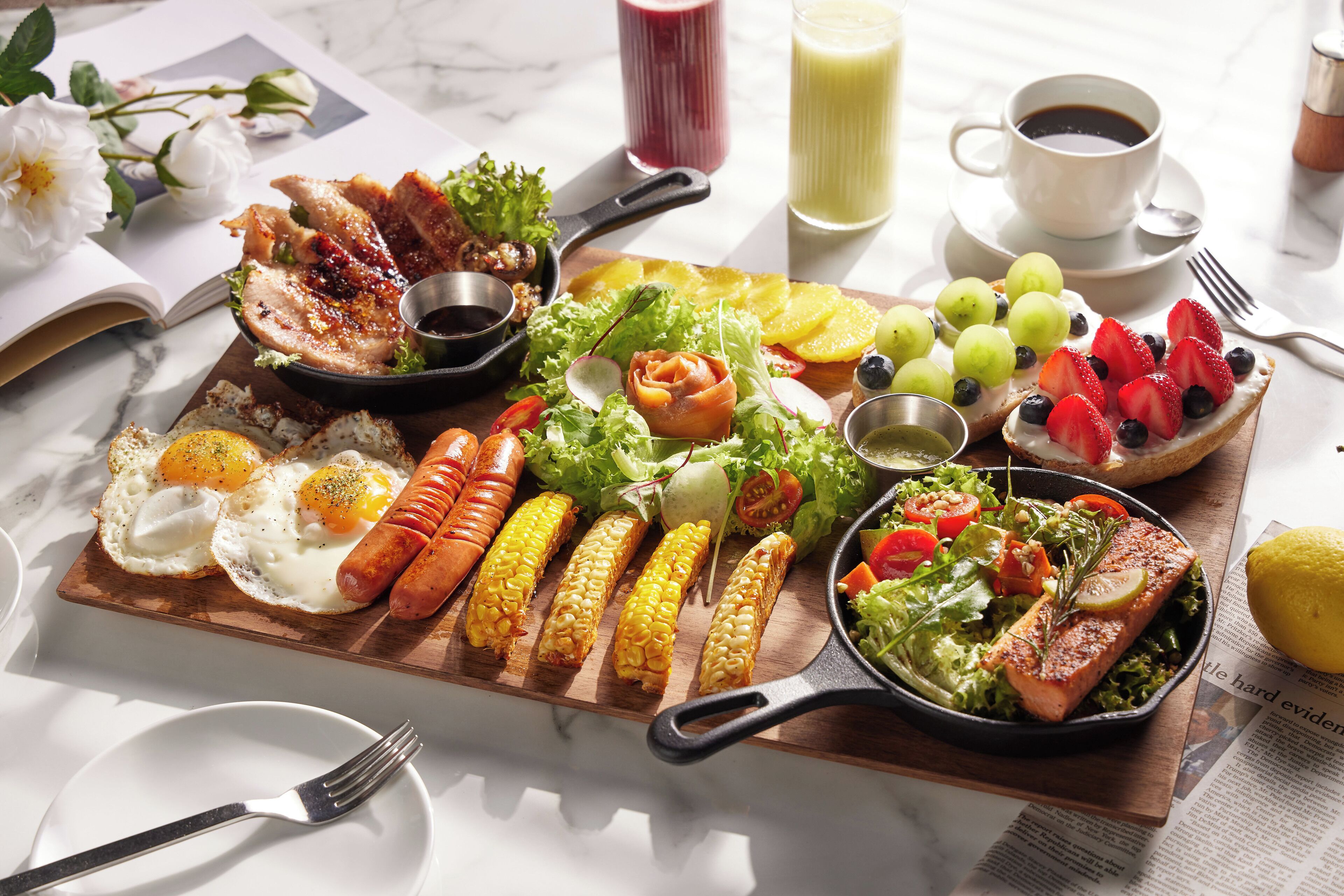 lunch and dinner served, international cuisine