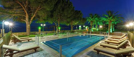 Outdoor pool, open 10:00 AM to 8:00 PM, pool umbrellas, pool loungers
