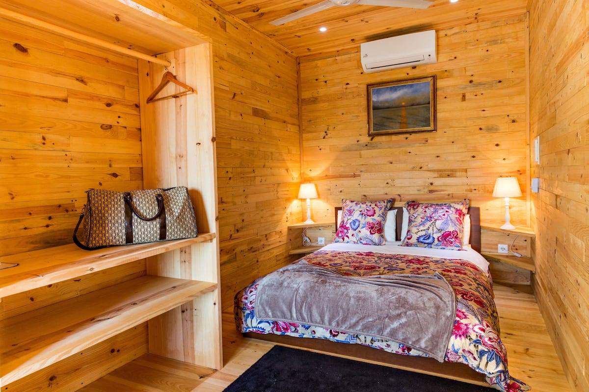 Egyptian cotton sheets, down duvets, desk, soundproofing