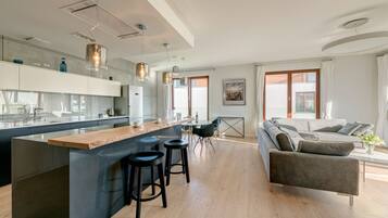 Exclusive-Apartment, 3 Schlafzimmer, Balkon (7 adults) | Wohnzimmer
