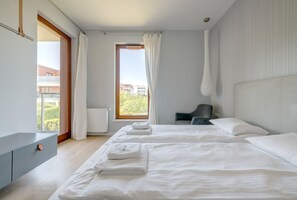Exclusive Apartment, 3 Bedrooms, Balcony (7 adults)