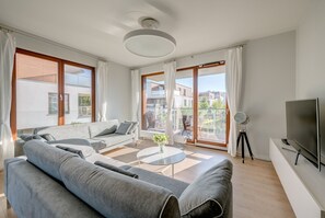 Exclusive Apartment, 3 Bedrooms, Balcony (7 adults) | Living room