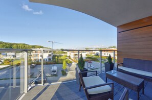 Departamento Deluxe, 1 habitación, balcón (living room for 4 adults) | Balcón