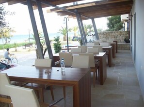 Outdoor dining - Aura Boutique Hotel (Kefalonia)