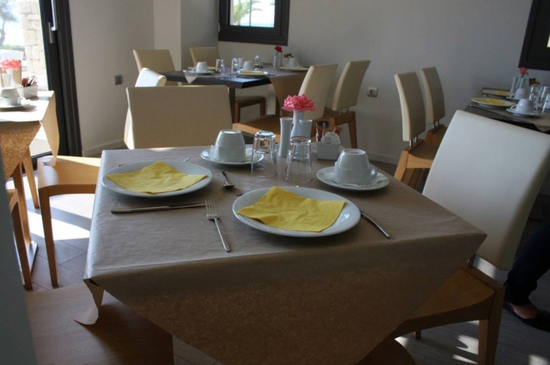 free daily full breakfast