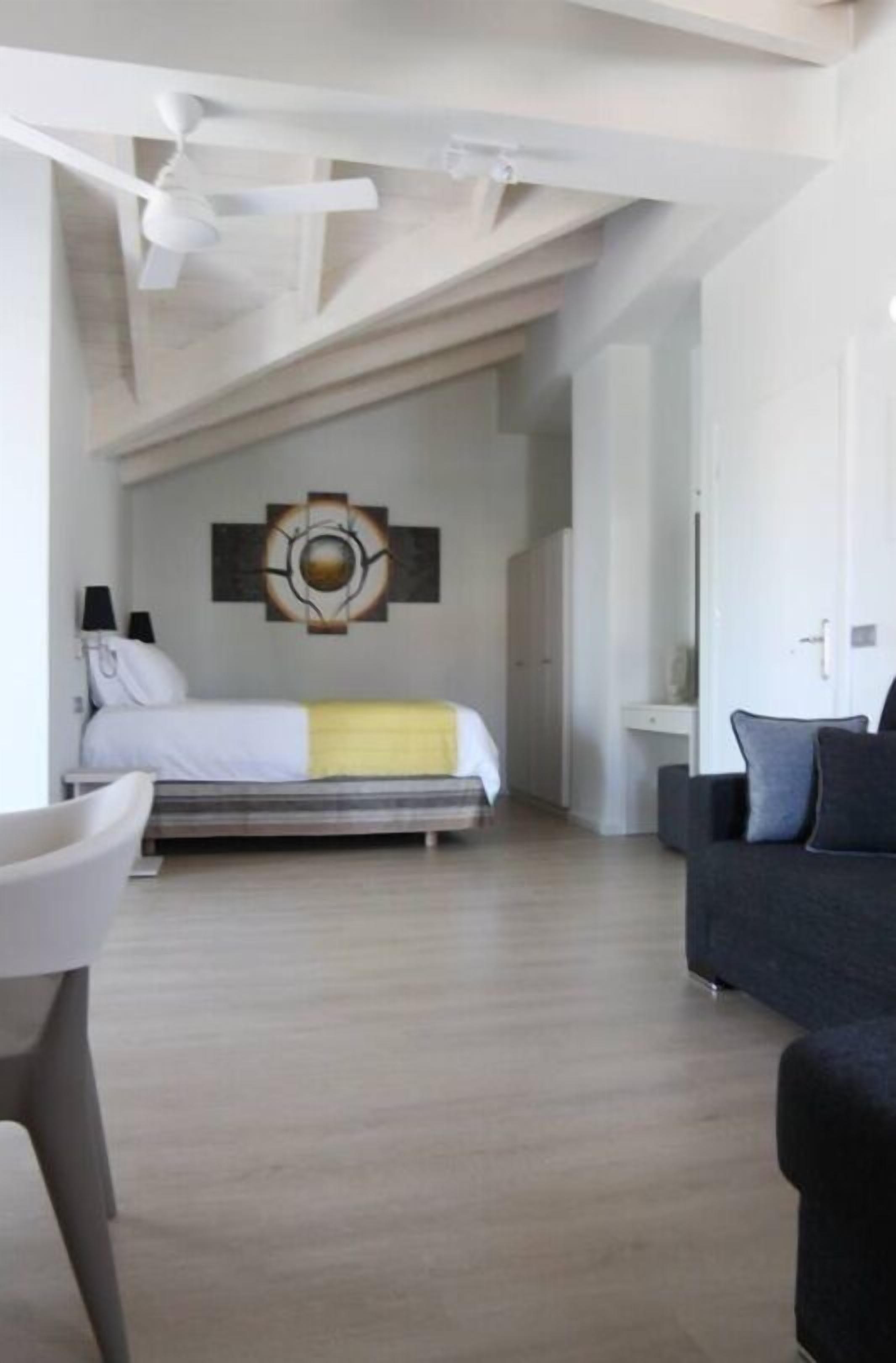 suite, executive level | 1 bedroom, premium bedding, minibar, in-room safe