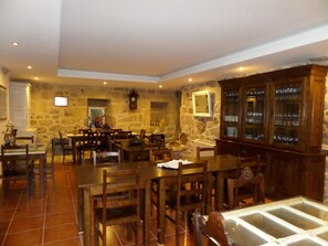 Lunch and dinner served, Regional cuisine - Casa Grande do Seixo (Chaves)
