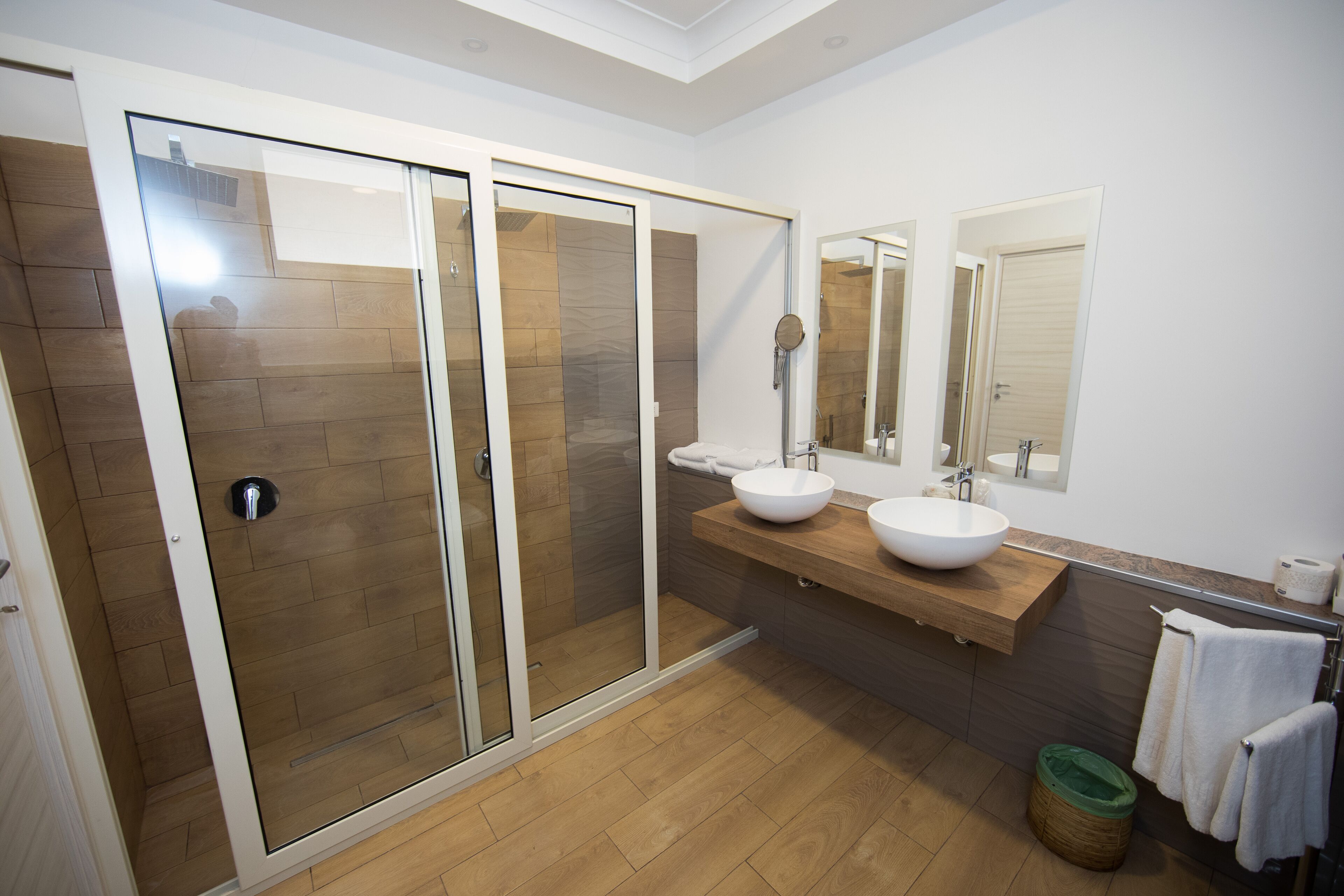 Camera Exclusive | Bagno | Doccia, soffione a pioggia, set di cortesia gratuito, asciugacapelli