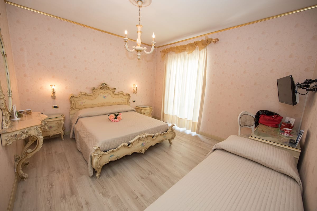Ropa de cama de alta calidad, wifi gratis y ropa de cama
