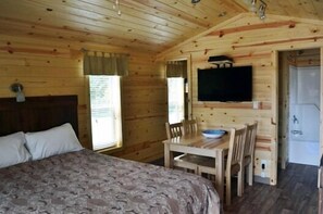 Deluxe Cabin (Cabana) | Desk, iron/ironing board - Toronto West KOA (Milton)