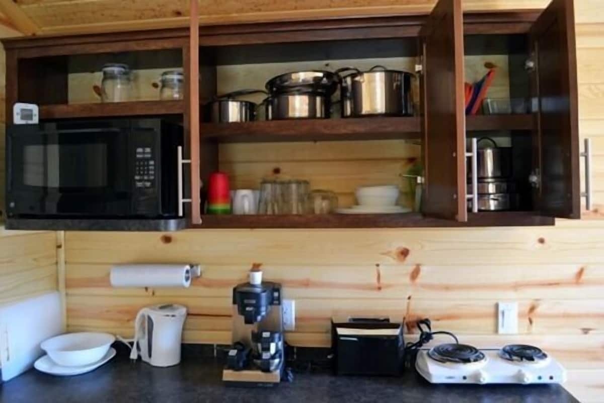 Cabaña Deluxe (Cabana) | Cocineta privada | Microondas, cafetera y tetera y utensilios de cocina