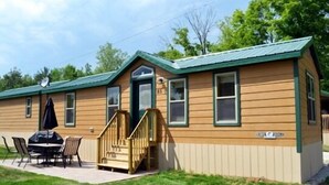 Deluxe Cabin (Chilliwack) | Desk, iron/ironing board (on request) - Toronto West KOA (Milton)
